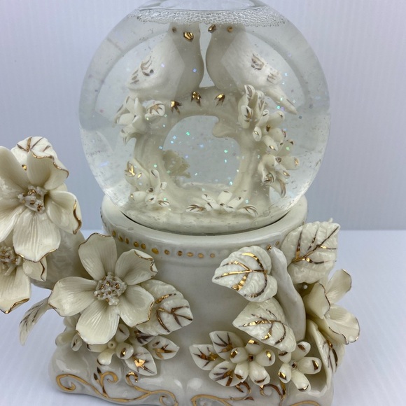 Dove Musical Snow Globe Cream and Gold - Picture 3 of 9